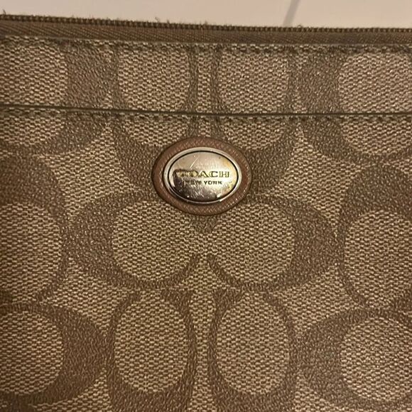 Coach Signature Logo Brown Wristlet Mini Bag - Picture 2 of 4